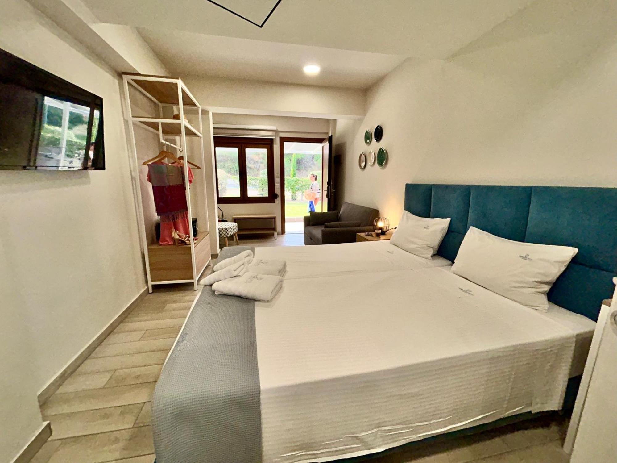 Porto Portes Suites Nea Poteidaia Buitenkant foto